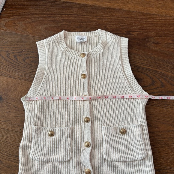 Song of Style Beige Ribbed Scoop Neck Knit Vest - Picture 11 of 13